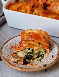 These vegan Lasagna Roll Ups are filled with hummus, spinach