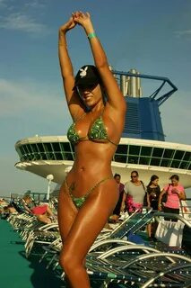 Elena Bayona y su cuerpazo en bikini (Chica Espectacular