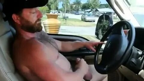 Muscle bear daddy cumming in truck - Drtvid.com