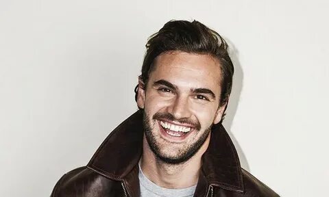 Tom Bateman Height, Weight, Age, Net Worth, Girlfriend