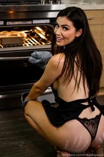 Mikaela Pascal Nude In The Kitchen Onlyfans Set - Influencer