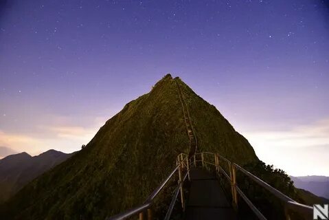 Хайку - лестница в небеса на острове Оаху, Гавайи. Лестница 
