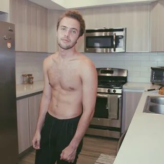 Ryland Adams: Prometido, Fumar, Origen, Tatuajes y Patrimonio 2021 - Taddlr...