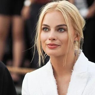 Margot Robbie Margot Robbie - Givenchy Spring 2016 Fashion S