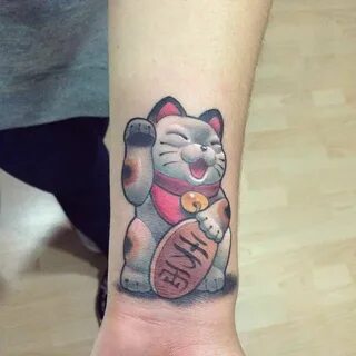 Neotraditional style Maneki-Neko tattoo on the left Tatuaje 