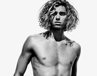 El pene del modelo Jay Alvarrez en Twitter para responder a 