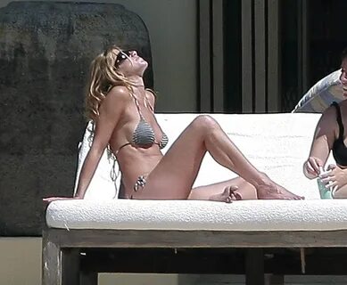 Sexy Jennifer Aniston bikini pics in Mexico - picture upload