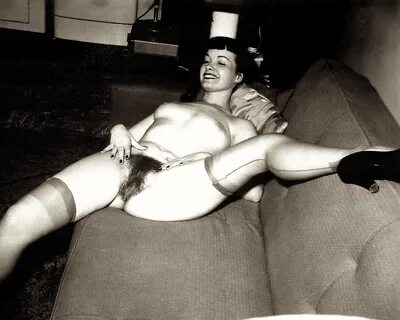 34864_bettie_page_sofabed_03ex gippo_123_350lo