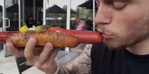 #TBT: Remember When Gus Kenworthy Made Out With a Hotdog (Vi