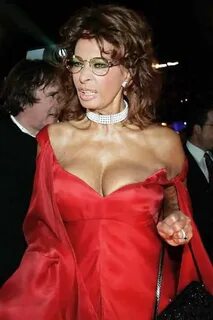 49 hottest photos of Sophia Loren in a bikini - hell of a ri
