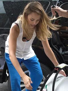JESSICA ALBA Arrives at her Hotel in New York - HawtCelebs