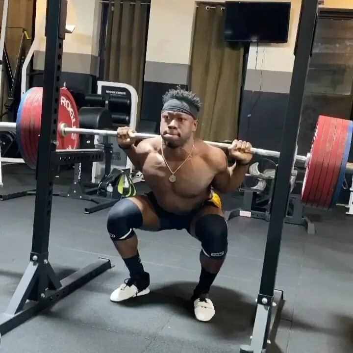 Super SaiŸan BOBB в Instagram: "Never squatted 683lbs/310kg at this B...