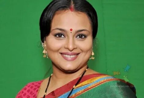 Shilpa Shirodkar slips on set, injures back India Forums