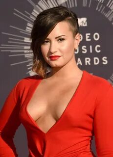Demi Lovato in red - Imgur