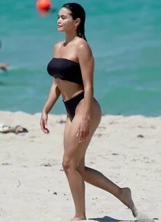 Paris berelc sexy boobs