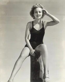 Evelyn Keyes Bathing beauties, Vintage swimwear, Golden age 