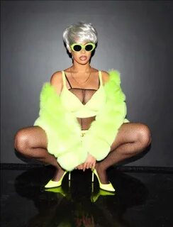 Beyonce transforms into rapper Lil' Kim for Halloween in a s