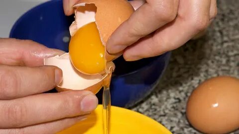 How To Separate Eggs By Hand How To Remove Egg Yolks From - 