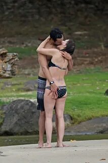 Kristen Wiig Has Bikini-Clad, PDA-Filled Vacation With Actor