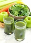 How to make green juice with a Vitamix and a pair of tights 