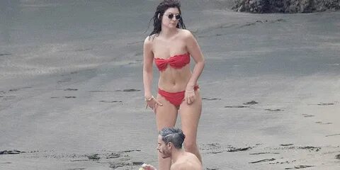 People בטוויטר: "Bikini-clad Lorde frolics around New Zealan