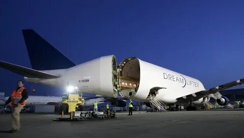 Dreamlifter steuert falschen Flugplatz an: Boeing-Frachter s