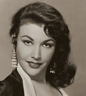 Mara Corday, pictorial.