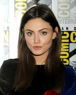 HD Wallpapers of Phoebe Tonkin At The Originals Press Line A