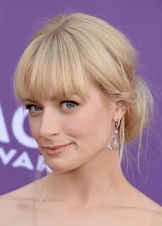 Beth Behrs Güzel Resimler