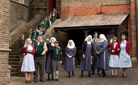 Pin by Robyn DuBois on SERIE TV Call the midwife, Chummy cal