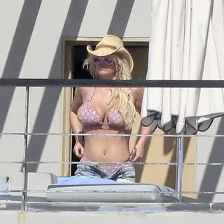 Jessica Simpson Nude Huge Natural Tits - Pics and Porn - Sca