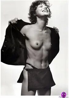 Young Milla Jovovich exposed her nude tits