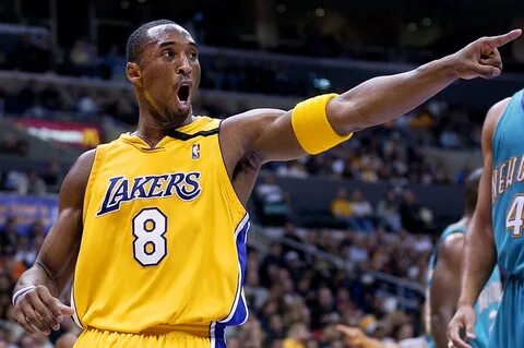 Kobe Bryant, daughter killed in copter crash, 7 others dead