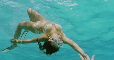 HD Bollywood Photos: Lara Dutta in Bikini - Blue Movie HD St