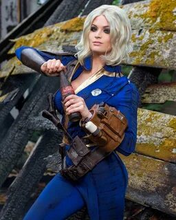 Danielle DeNicola as Vault Girl (Fallout) - 9GAG