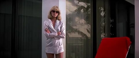 Michelle Pfeiffer in Scarface - those sunnies Michelle pfeif