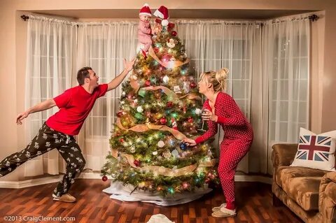 16 Hilarious Christmas Photo Ideas for Your Crazy (but Lovab