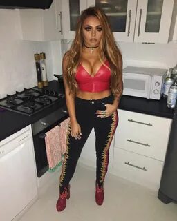 Painting the town red 😉 Little mix outfits, Little mix jesy,