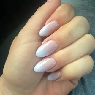 Ombré French tip almond shaped nails Almond shape nails, Hai