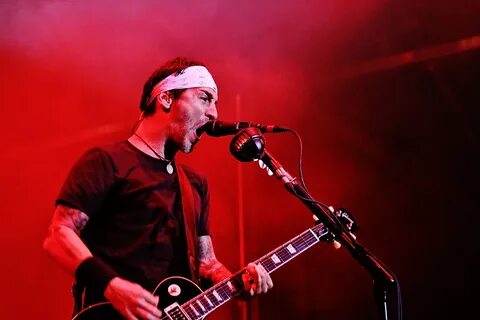 Sully Erna Troll Seattle Seahawks Fans With Impromptu Song