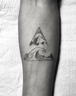 @anchhez tattoo blackwork Ñ‚Ð°Ñ‚Ñƒ Ñ�Ñ�ÐºÐ¸Ð· Triangle tattoo, Ocean 