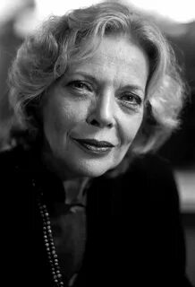 Ravageuses have no age. Barbara Bain by Jeremy Pollard Forev