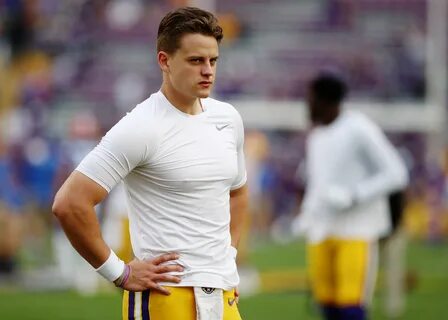 LSU Football: Joe Burrow accidentally moons America on live 