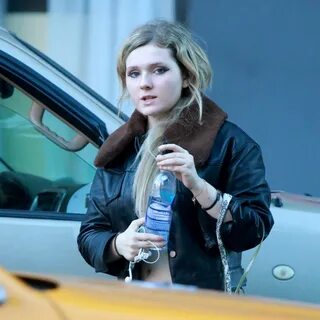 Abigail Breslin Out And About In NYC - Celebzz - Celebzz