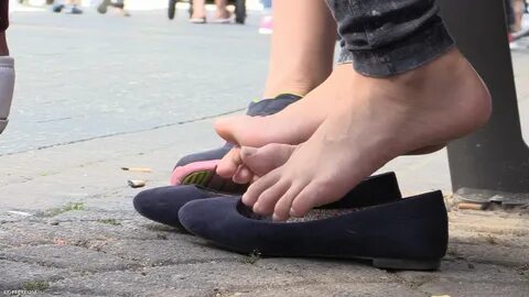 Anime Feet: Barefoot Walking