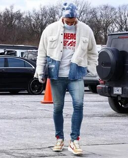 Travis Kelce Outfit from April 19, 2021 WHAT’S ON THE STAR?