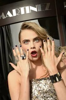 Las fotos más locas de Cara Delevingne en Cannes - Zeleb.mx