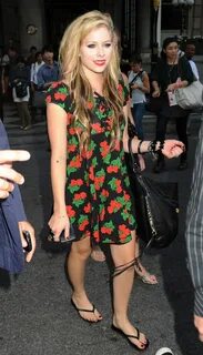 Avril Lavigne legs Avril lavigne