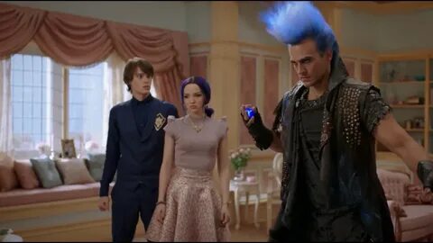 Pin by Kayli Bossard on Descendants Disney descendants, Disn