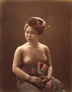 File:Topless sitting woman holding fan, Japan, circa 1880.jp